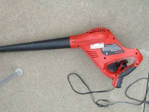 lot 444 image: b&d blower comes with battery & charger