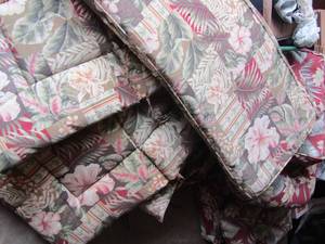 lot 447 image: outdoor patio cushions 2 sets