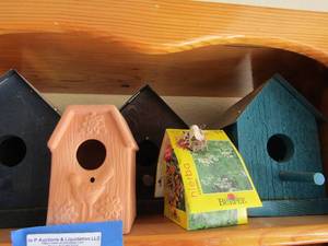 lot 492 image: 2 wooden bird houses, 1 ceramic bird house, 1 small bird house
