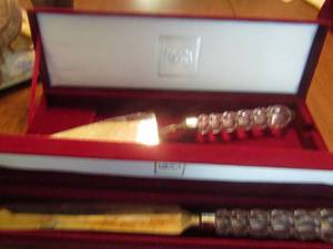 lot 306 image: Mikasa crystal handle cake knife, Mikasa crystal handle cake server