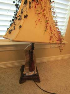 lot 310 image: 27 in tall table lamp with violin and music