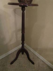 lot 318 image: 34  x 12  diameter fern table top has small scratches