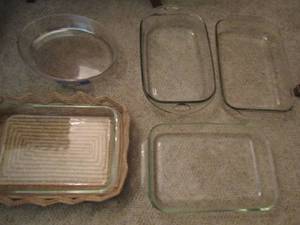 lot 324 image: 4 oblong casserole dishes, 1 round casserole dish with wicker holder