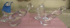 lot 326 image: 2 glass crystal birds table dcor
