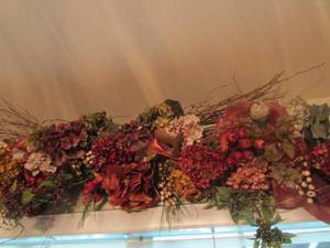 lot 335 image: floral arrangement approx. 6ft long