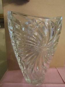 lot 341 image: Lead crystal football shape vase, 10 tall 7 12 wide