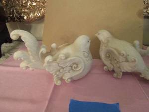 lot 357 image: 2 decorative doves used for dcor