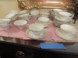 lot 360 image: Sheffield fine China classic 501 22 cups and saucers  (44 PCS)  X$