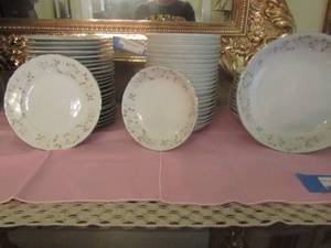 lot 363 image: Sheffield fine China classic 501 12 soup bowls, 22 berry bowls, 24 dessert plates   (58 PCS)  X$$