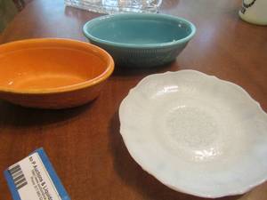 lot 370 image: decorative milk glass saucers, guaranteed little casserole dishes