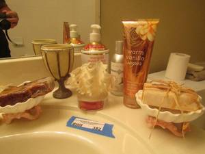 lot 382 image: various soap dishes, warm vanilla sugar body cream, hand soap fragrance spray and more