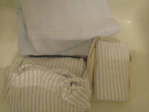 lot 388 image: blue sheet set, pillow cases