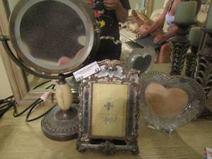 lot 43 image: 4x6 glass photo frame heart photo frame, mirror