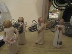 lot 44 image: willow tree angels qty 4