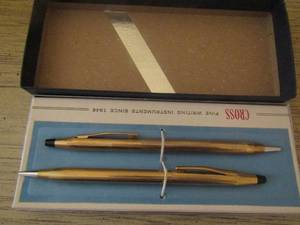 lot 46 image: CROSS GOLD Pen and Pencil