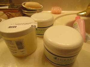 lot 60 image: blue magic coconut oil, pain relieving gel x 2