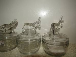 lot 66 image: 3 covered bathroom canisters,2 elephant, 2 mulls