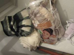 lot 71 image: heated blankets qty 3