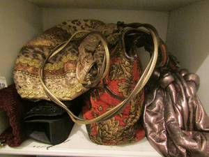 lot 89 image: qty 5 purses or carry bags la regale, Mylanta Isabella journey