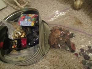 lot 129 image: tin can full of different buttons
