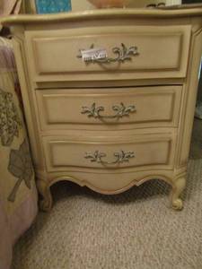 lot 112 image: 3 Drawer  NIGHT STAND Cream color 25 X 15 X 23 qty 2 no name