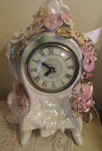 lot 117 image: floral dcor ceramic clock 12  tall
