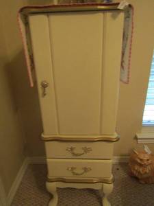 lot 120 image: white and gold jewelry box has spot for necklaces 3 small drawers 2 bottom drawers