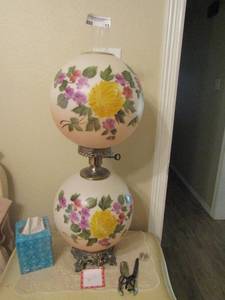 lot 15 image: Victorian style double globe lamp 30 tall