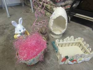 lot 510 image: Easter lot, egg holder, Easter bunny bank, Easter fence basket and more