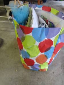lot 393 image: multiple holiday and birthday bags