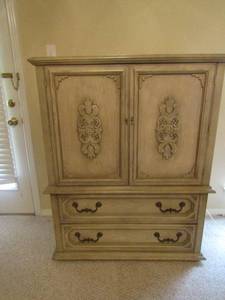 lot 48 image: Bassett furniture chest door at the top 2 drawers at the bottom  50x40x19