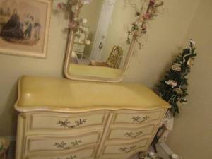 lot 115 image: 6 drawer dresser cream color also has mirror