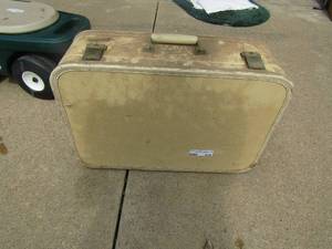 lot 275 image: starline luggage suitcase