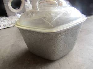 lot 281 image: CENTURY SILVER SEAL POT WITH LIDS - VINTAGE