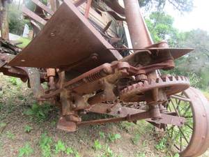 lot 2 image: Vintage FARM EQUIPMENT Yard Dcor
