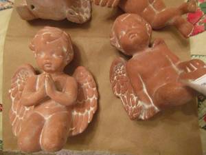 lot 268 image: 4 orange ceramic sable 1994 angels qty 4 1 has a chip ring