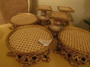 lot 262 image: Fitz and Floyd essentials bronze color and cream color candle stands 4 square ones, 3 oval ones qty 7
