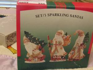 lot 256 image: set of 3 sparkling Santas in original box