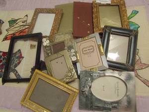 lot 251 image: various picture frames 4x6 3x5