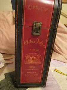 lot 233 image: Chateau Joullian Grand gin France wooden bottle holder empty