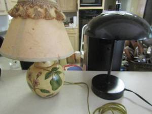 lot 171 image: 2 small table lamps 1 black, 1 is fruit dcor