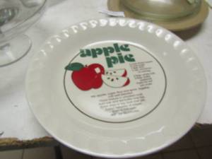 lot 196 image: quiche Lorraine royal China pie plate, pottery apple pie plate, various Pyrex baking dishes