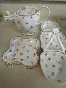 lot 194 image: Godingers tea pot set 4 plates, 3 tier handled server and a tea pot