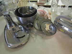lot 189 image: Hamilton beach mixer with all pieces