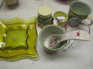 lot 203 image: 2 floral coffee cups, Pyrex mixing cup, spoon rest, 2 yellow square plates and more