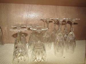 lot 158 image: Crystal wine glasses with diamond cut qty 13