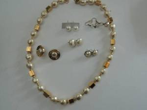 lot 539 image: gold and pearl necklace with earrings