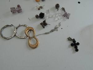 lot 535 image: earrings and pieces to broken bracelets