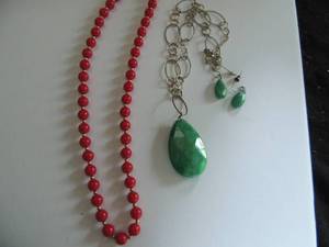 lot 532 image: red bead necklace and green necklace with matching earrings