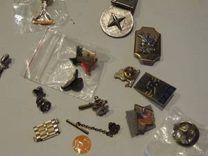 lot 575 image: tie tacs,money clips, pins